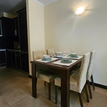 красавиците тъмнокоси Sunset Family Apartment Pomorie