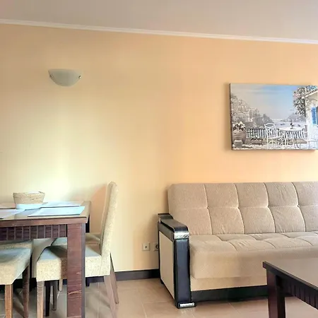 красавиците тъмнокоси Sunset Family Apartment *