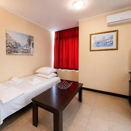 красавиците тъмнокоси Sunset Family Daire Ahyolu